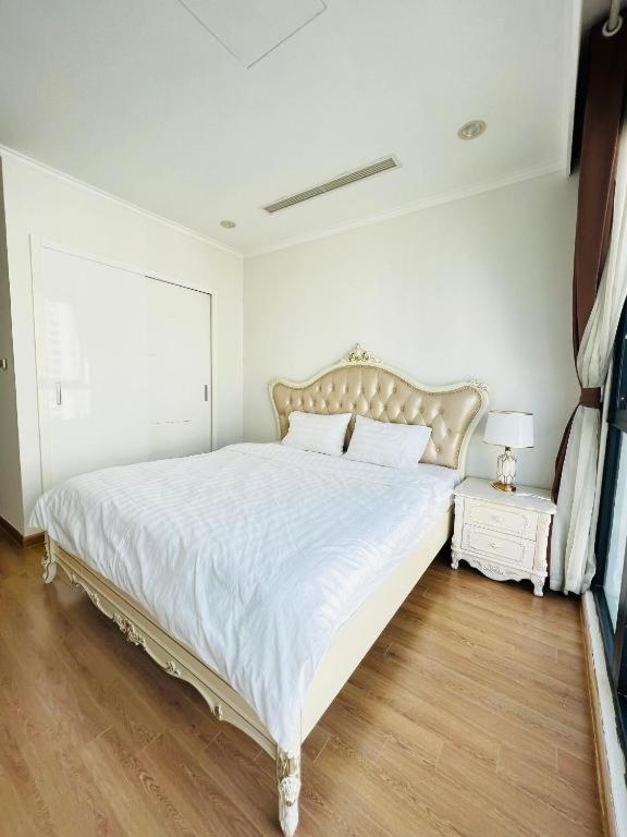 Căn hộ Vinhomes Royal - By Bay Luxury *