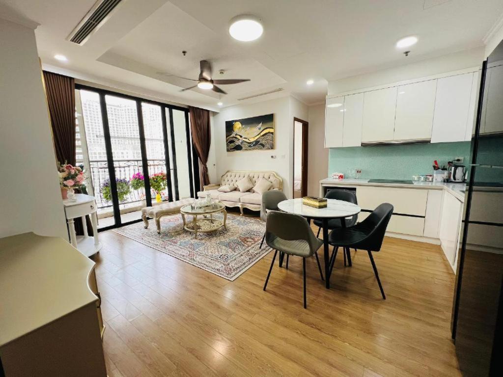 Vinhomes Royal - By Bay Luxury Căn hộ Hà Nội